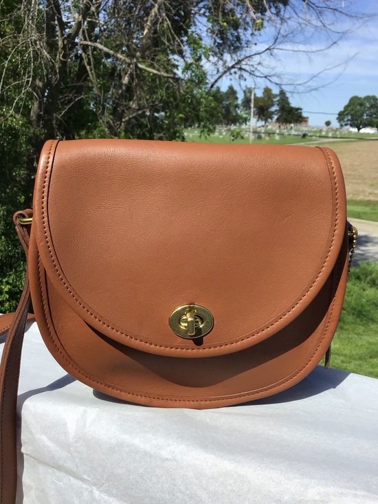 Coach Handbags - Vintage Coach British Tan Watson Crossbody Bag 9981